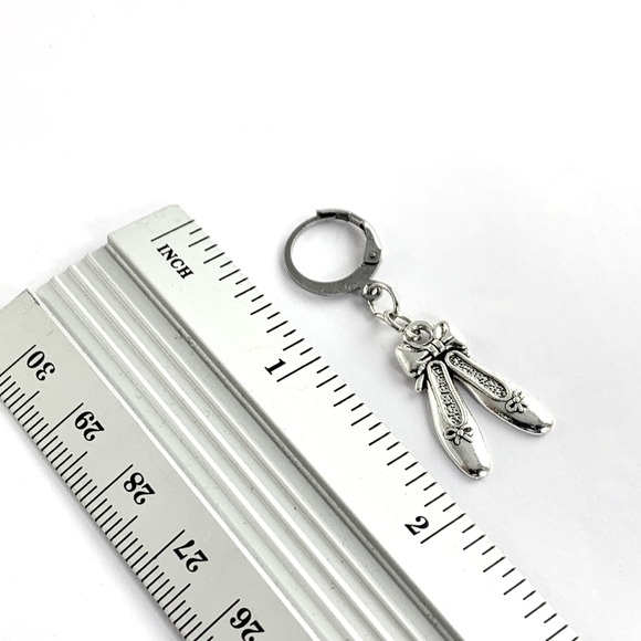 Stainless steel hoop ballet shoe earring - Picture 4 of 4